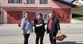 Lijepa gesta u Budinščini: načelnik Jagić  cvijećem razveselio mještanke za Dan žena