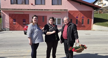 Lijepa gesta u Budinščini: načelnik Jagić  cvijećem razveselio mještanke za Dan žena