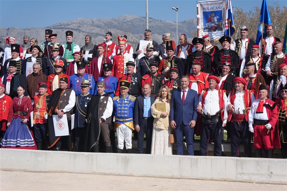 Članovi Povijesne postrojbe Krapinsko-zagorske županije dobili priznanja na velikom okupljanju povijesnih postrojbi