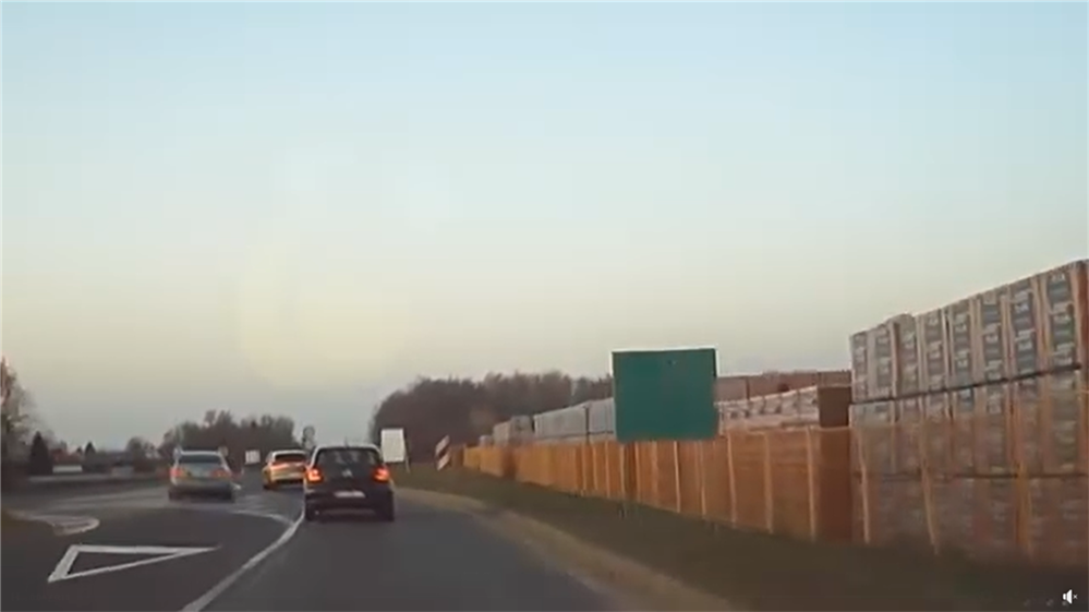 VIDEO Opasno pretjecanje kod Turčina: preko pune crte projurio pored dva auta, baš na prometnoj “crnoj točki”