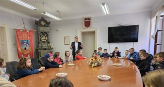 Gradonačelnik Zoran Gregurović ugostio krapinske osnovnoškolce i vrtićarce