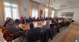 Župan Golubić s predstavnicima lovačkih udruga: Glavna tema sprječavanje šteta od divljači na poljoprivrednim površinama
