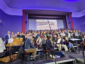 Mladi glazbenici pripremaju prvu hrvatsku izvedbu “The Armed Man”, na probi ih posjetio i čestitao im župan Stričak