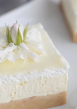 Bijeli kolač bez pečenja - brz i kremast desert za nedjelju