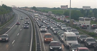 Jedna europska država odlučila smanjiti broj vozila na cestama – nude 25 tisuća eura vozačima koji predaju vozačku na pet godina