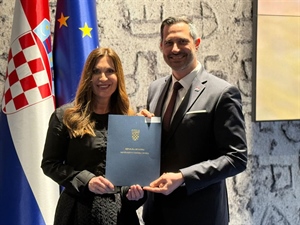 Gradonačelnica Auguštan Pentek potpisala ugovor - u Zlatar stiže 240 tisuća eura za rekonstrukciju pomoćnog nogometnog igrališta