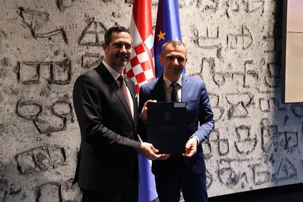 Župan Posavec preuzeo ugovor - za obnovu dvorane Graditeljske škole osigurano više od 215 tisuća eura