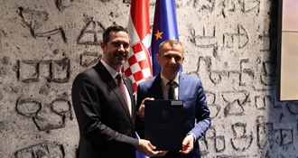 Župan Posavec preuzeo ugovor - za obnovu dvorane Graditeljske škole osigurano više od 215 tisuća eura