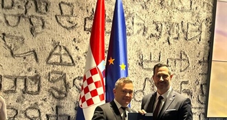 Za rekonstrukciju stadiona Razvor u Kumrovcu osigurano 240 tisuća eura - načelnik Šplajt potpisao ugovor