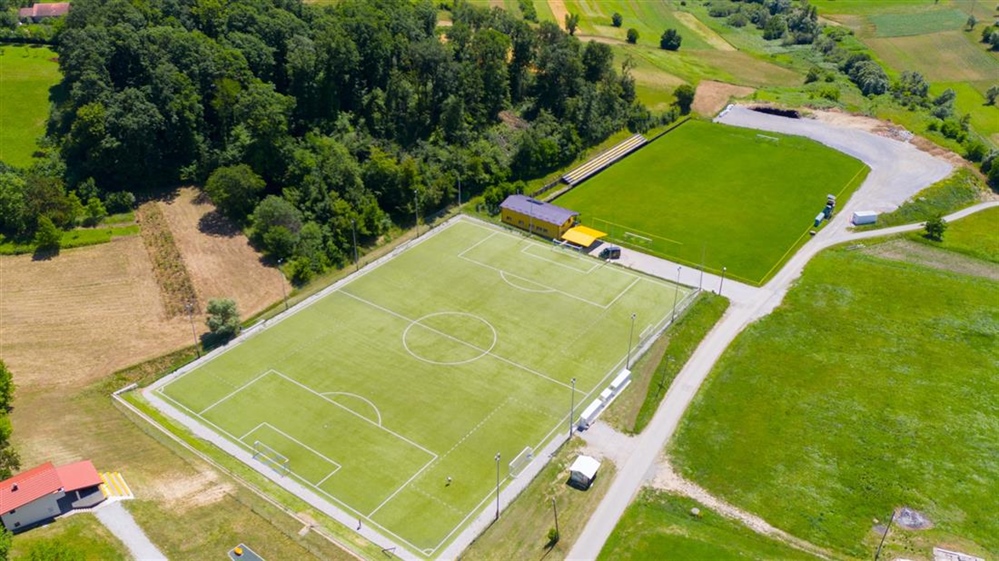 U Radoboj stiže 270 tisuća eura za rekonstrukciju nogometnog igrališta, načelnik Topolovec potpisao ugovor