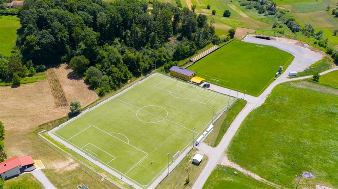 U Radoboj stiže 270 tisuća eura za rekonstrukciju nogometnog igrališta, načelnik Topolovec potpisao ugovor