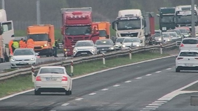 Prometni kaos na A1 - zbog prometne nesreće kolona duga 5 kilometara