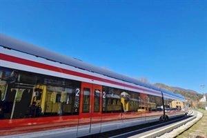 Vlak naletio na srušeno drvo i iskočio iz tračnica - ima ozlijeđenih!