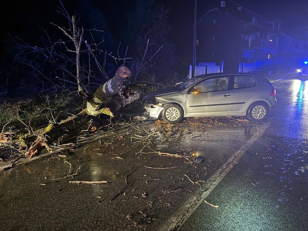 Dvoje teško ozlijeđenih u nevremenu na zagrebačkom području - među njima i dijete