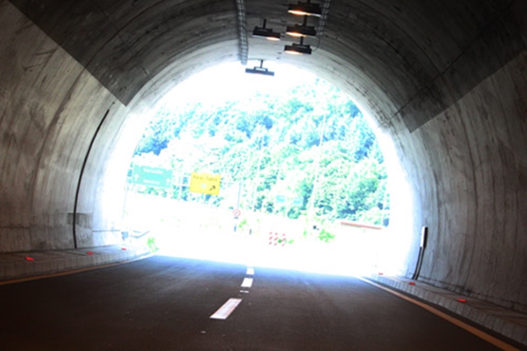 Tragedija u Rijeci: vozač poginuo u nesreći u tunelu