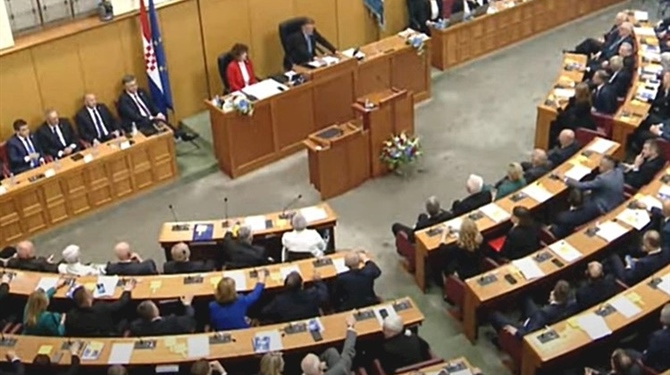 Tko kaže da je skupo? U Saboru kava 50 centi, ručak 5 eura