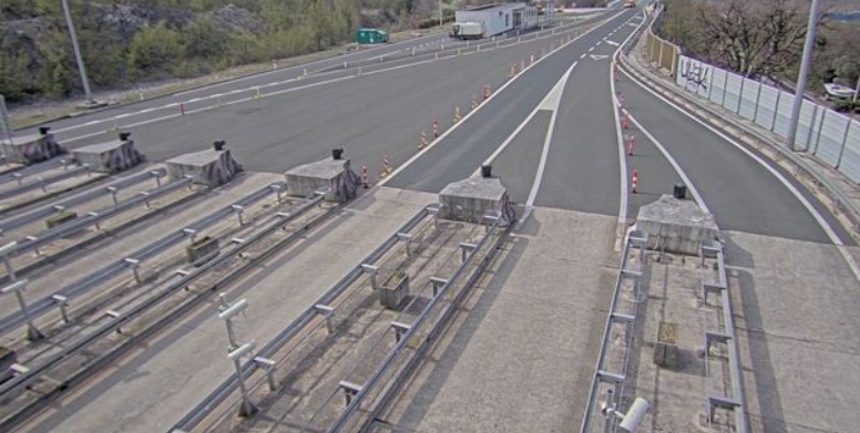 Orkanska bura na Kvarneru, ne može se na Pag i Krk, udari vjetra 162 km na sat, a bit će i jači