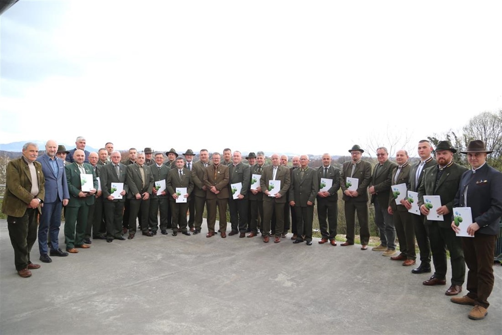 Župan Kolar lovačkim udrugama dodijelio ugovore za produljenje prava lova na 10 godina