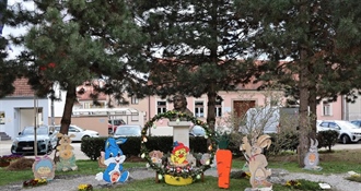 Čarolija Uskrsa ispred zgrade Međimurske županije oduševljava prolaznike