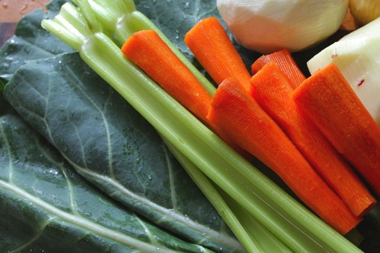 Pretjerali ste s hranom? Pročitajte kako se oporaviti nakon uskrsnih delicija i ponovno osjećati lagano