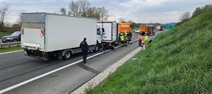 Sudar tri kamiona na zagrebačkoj obilaznici - vatrogasci izvlačili jednu osobu iz vozila