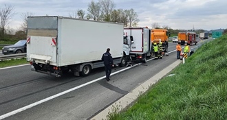 Sudar tri kamiona na zagrebačkoj obilaznici - vatrogasci izvlačili jednu osobu iz vozila