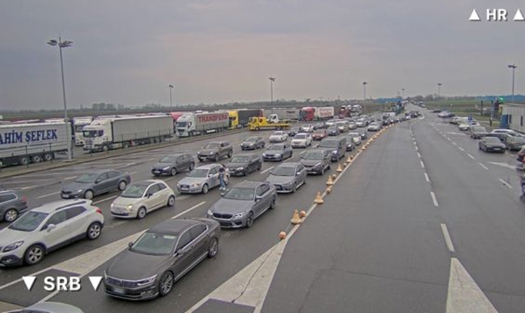 Uskrsni vikend donio kolone: višesatna čekanja na graničnim prijelazima