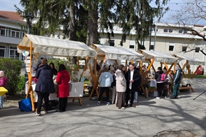 „Vuzem u Krapini”: Održan sajam i podijeljeno nekoliko stotina porcija rižota