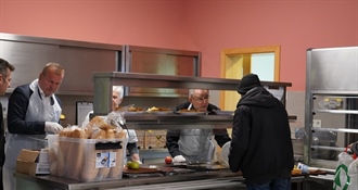 Na Veliki Petak biskup Radoš i županijski i gradski dužnosnici obišli Pučku kuhinju u Varaždinu