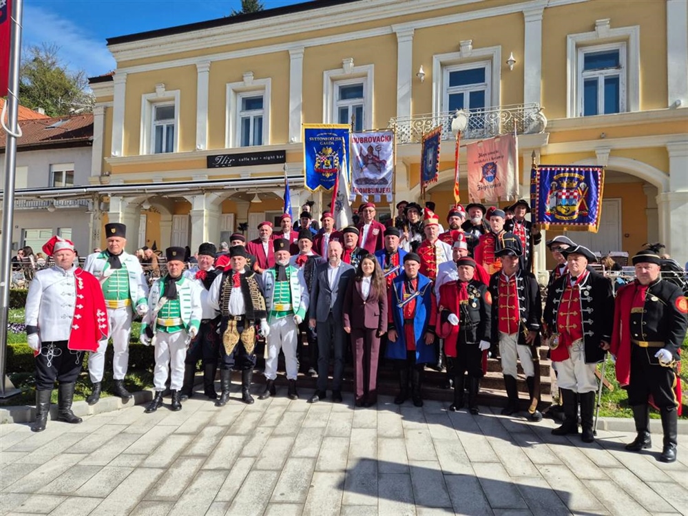 Uoči „Kostelske uskrsne pištole”, povijesne postrojbe u mimohodu Krapinom – po 13. put ugostio ih župan Željko Kolar