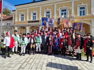 Uoči „Kostelske uskrsne pištole”, povijesne postrojbe u mimohodu Krapinom – po 13. put ugostio ih župan Željko Kolar