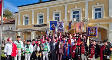 Uoči „Kostelske uskrsne pištole”, povijesne postrojbe u mimohodu Krapinom – po 13. put ugostio ih župan Željko Kolar