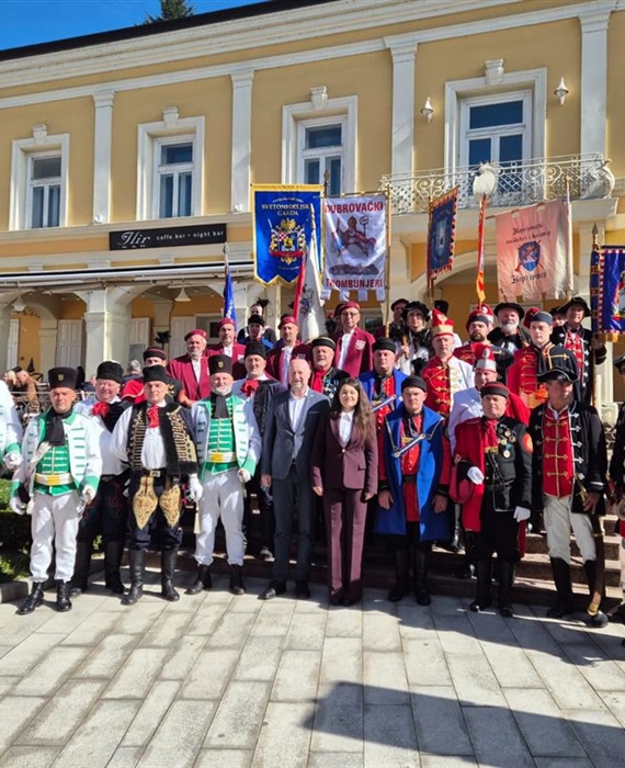 Uoči „Kostelske uskrsne pištole”, povijesne postrojbe u mimohodu Krapinom – po 13. put ugostio ih župan Željko Kolar