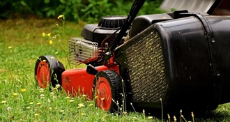 Kada prvi put kositi travnjak u proljeće? Stručnjaci upozoravaju na jednu važnu stvar