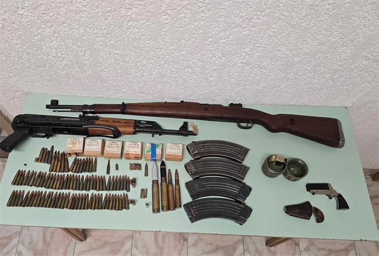 Križevčanin u kući držao puške, pištolje i bombu - policija preuzela cijeli arsenal