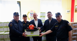 Koprivničko-križevački vatrogasci dobili novu opremu – uručene im kacige i protupožarne rukavice