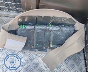 Navijači sve kreativniji: 23-godišnjak u trudničkom trbuhu švercao pirotehniku