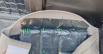 Navijači sve kreativniji: 23-godišnjak u trudničkom trbuhu švercao pirotehniku