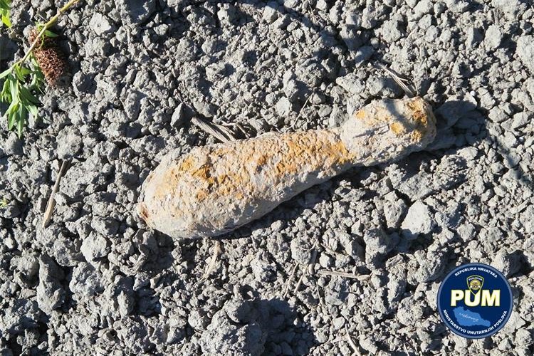 Opasan prizor u polju kod Kotoribe - radnici naišli na minu iz Drugog svjetskog rata
