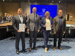 Župan Kolar potpisao 13,3 milijuna eura vrijedne ugovore za škole u Bedekovčini i Konjščini