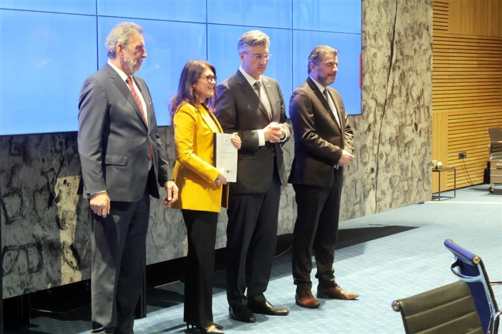 Grad Čakovec osigurao 1,4 milijuna eura za dogradnju OŠ Ivanovec, ugovor potpisala gradonačelnica Cividini