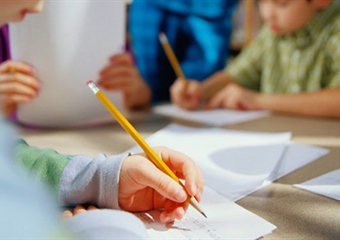 Nastavnik učenici rekao da je lijepa, mnogi ga osuđuju zbog toga  – je li se nespretno izrazio ili…