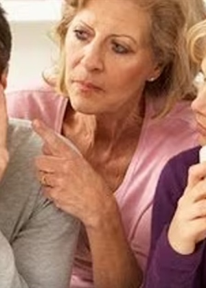 Vječna hrvatska tema - odnos svekrve i snahe: "Pred sinom anđeo, prema snahi drugo lice"