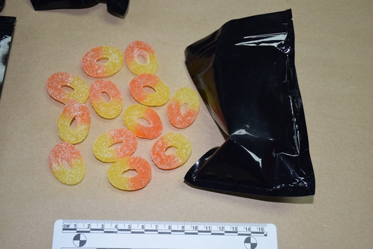 Policija kod Samobora zaustavila sumnjivog 26-godišnjaka: Predao im 10 paketa gumenih bombona, a kad u njima…