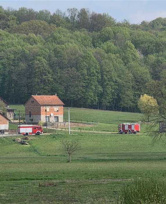 Nesreća na području Krapinskih Toplica – sve hitne službe na terenu, po ozlijeđenu osobu stigao helikopter