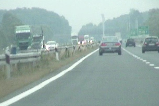 SULUDO I OPASNO: Otac snimao sina (18) kako autom juri i luduje na A3 - sve objavio na društvenim mrežama