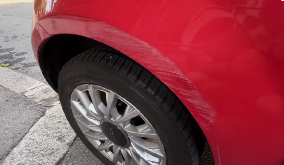 Imate sitnu ogrebotinu na autu? Ovaj trik će vam pomoći da to riješite potpuno besplatno