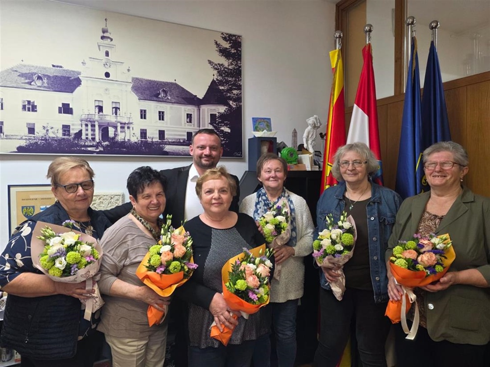 Gradonačelnik Šimunić ugostio i nagradio babice iz Oroslavja koje su zapaženim rezultatima promovirale Grad na “Babičinim kolačima“