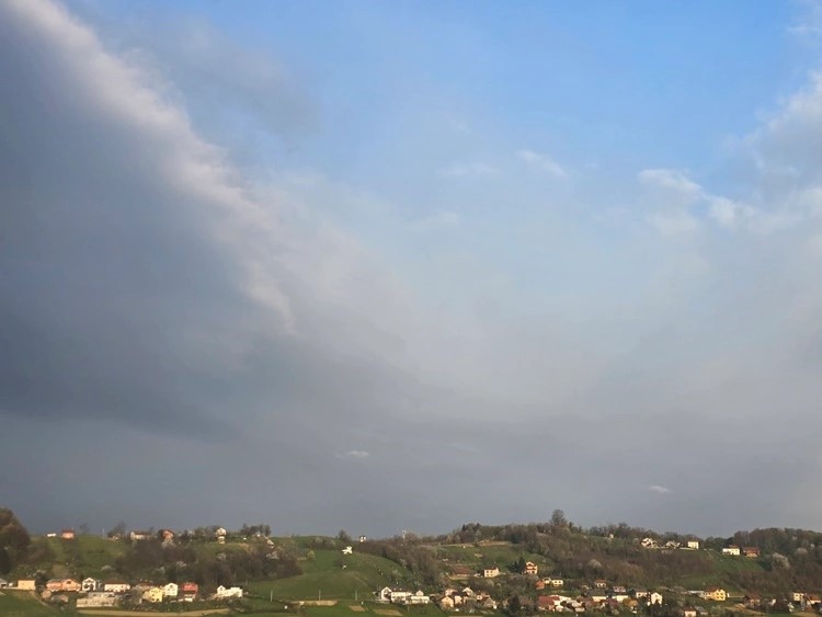 Nakon vedrog početka dana stiže pogoršanje - poslijepodne mogući pljuskovi i grmljavina