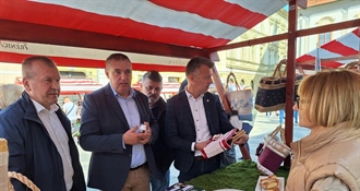Župan Stričak i gradonačelnik Bosilj na 21. Obrtničkom uličnom sajmu.spoju tradicije kreativnosti i humanosti